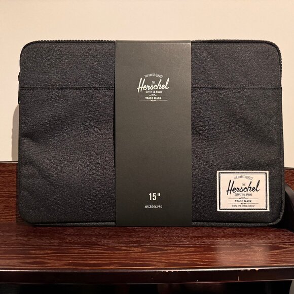 New Herschel Anchor Laptop Sleeve - Black - 13"-16" - Picture 5 of 7